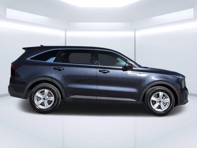 Used 2025 Kia Sorento LX FWD image 2