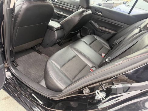 Used 2022 Nissan Altima 2.5 SR w/ Midnight Edition Package FWD image 11