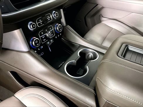 Used 2023 GMC Yukon SLT w/ SLT Luxury Package RWD image 15