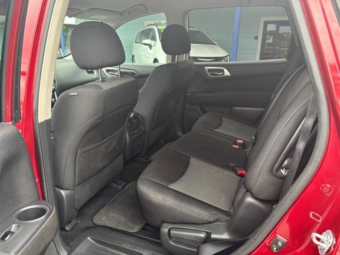 Used 2017 Nissan Pathfinder SV image 11