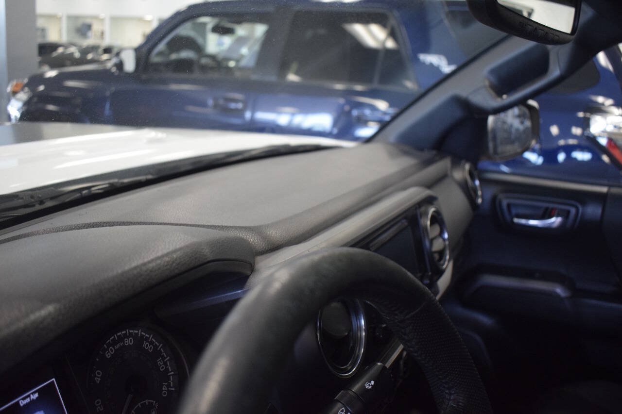 Used 2017 Toyota Tacoma TRD Pro AWD/4WD image 74