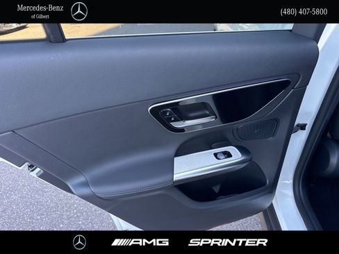 Used 2025 Mercedes-Benz GLC 300 image 19
