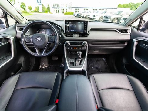 Used 2019 Toyota RAV4 XLE Premium w/ Cold Weather Package AWD/4WD image 18
