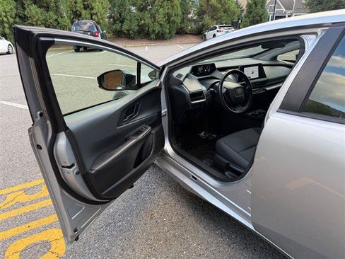 Used 2023 Toyota Prius LE FWD image 23