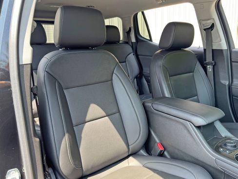 Used 2023 GMC Acadia SLT FWD image 31