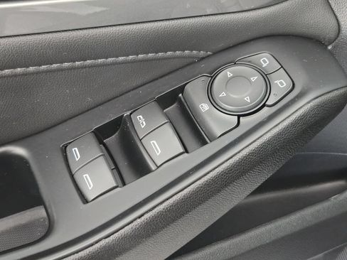Used 2023 Chevrolet Traverse LT FWD image 25