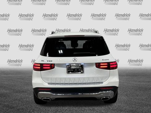 New 2026 Mercedes-Benz GLB 250 4MATIC image 7