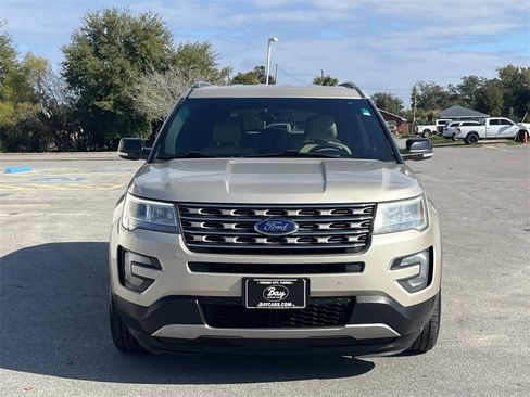 Used 2017 Ford Explorer XLT w/ Equipment Group 202A image 8