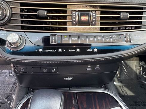 Used 2023 Lexus LS 500 AWD w/ Luxury Package image 40