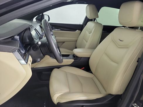 Used 2018 Cadillac XT5 FWD image 16