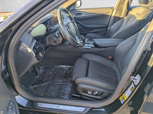 Certified 2023 BMW 530e w/ Premium Package image 17