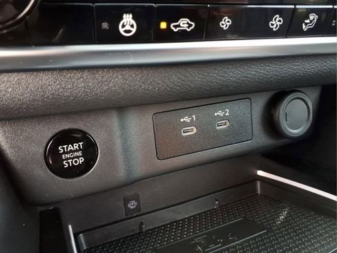 Certified 2025 Nissan Rogue Platinum AWD/4WD image 14
