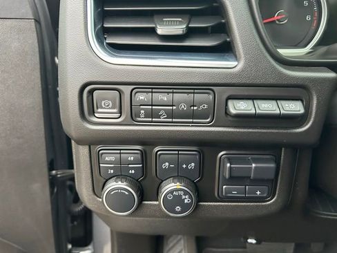 Used 2021 Chevrolet Tahoe Premier w/ Premium Package image 22