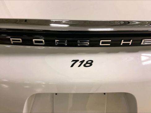 Used 2022 Porsche 718 Cayman GT4 image 31