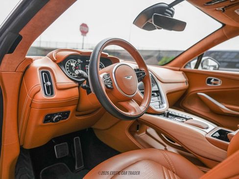 Used 2021 Aston Martin DBX image 25