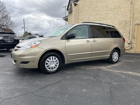 Used 2008 Toyota Sienna CE image 1