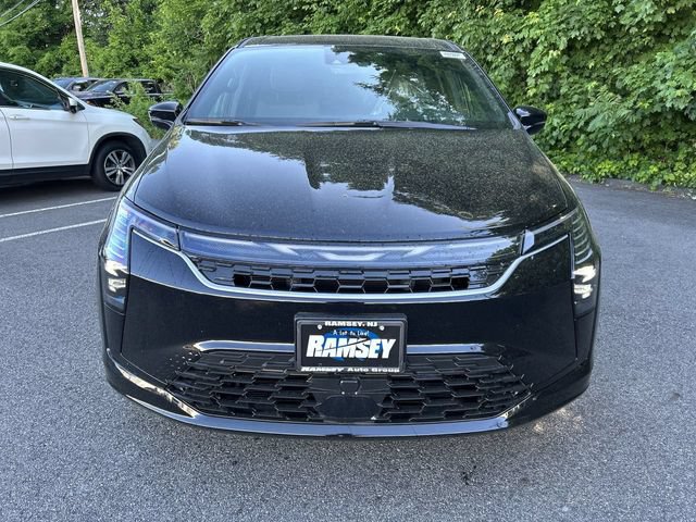 New 2027 Chrysler Pacifica Select w/ Family Tech Group AWD/4WD image 3
