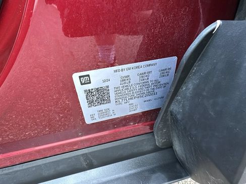 Used 2025 Chevrolet Trax LT FWD image 31
