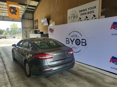 Used 2019 Ford Fusion S image 2
