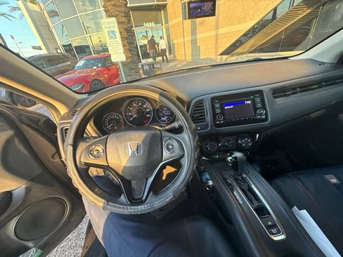 Used 2021 Honda HR-V LX image 2