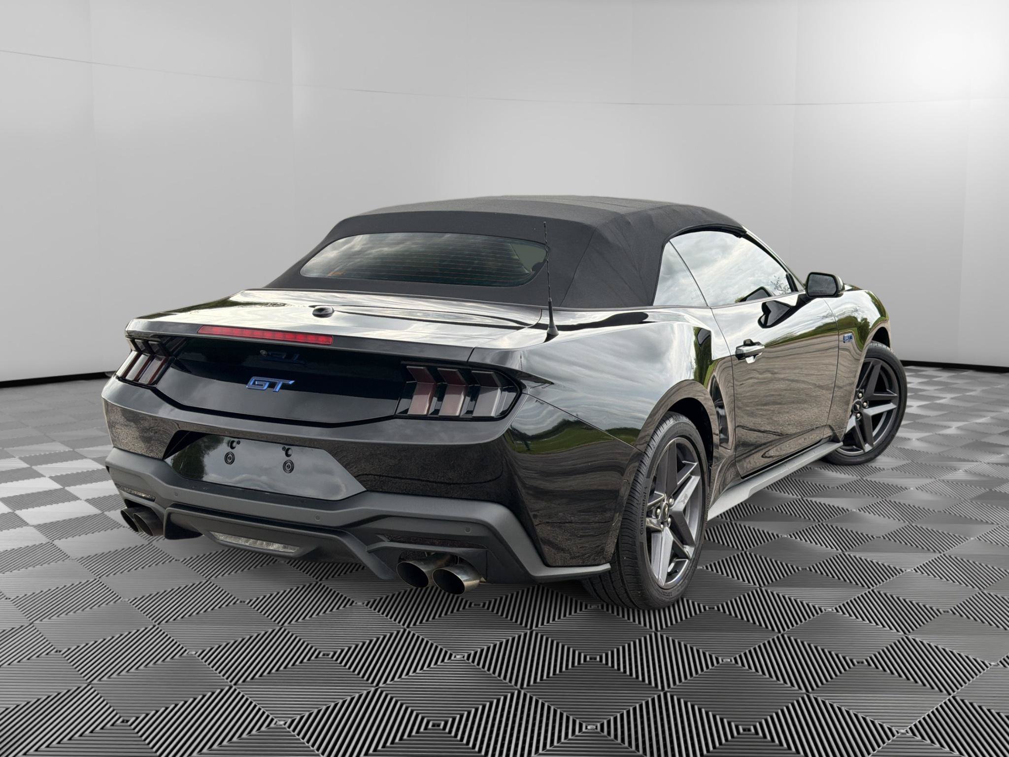 Used 2025 Ford Mustang GT Premium RWD image 4
