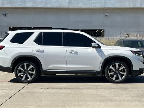 Used 2023 Honda Pilot Elite image 9