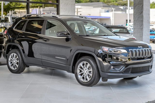 Used 2019 Jeep Cherokee Latitude Plus FWD image 4