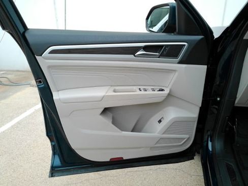 Used 2021 Volkswagen Atlas SE w/ Panoramic Sunroof Package FWD image 11