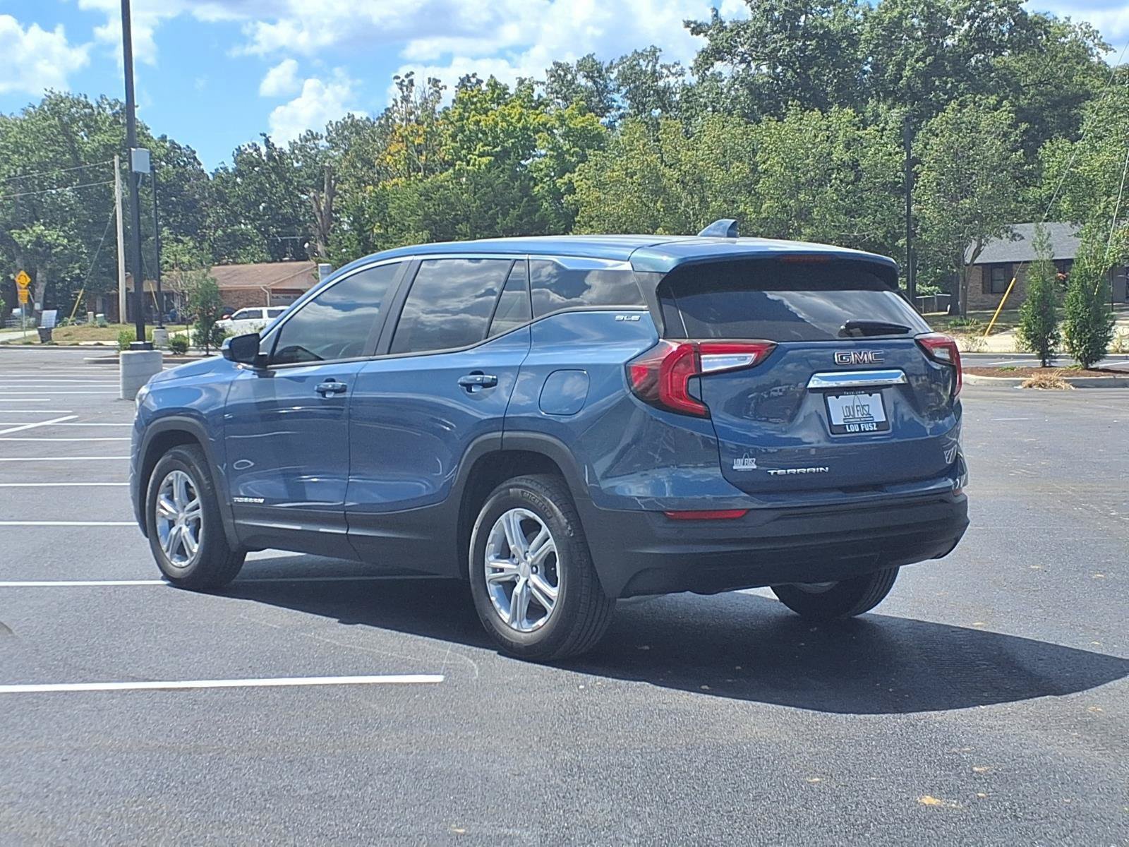 Used 2024 GMC Terrain SLE FWD image 4
