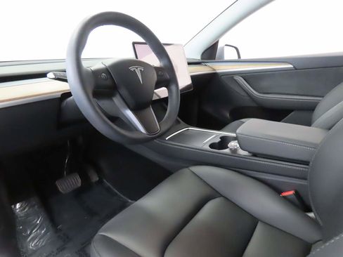 Used 2025 Tesla Model Y Long Range AWD/4WD image 9