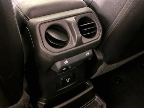 Used 2023 Jeep Wrangler Unlimited Sahara AWD/4WD image 9