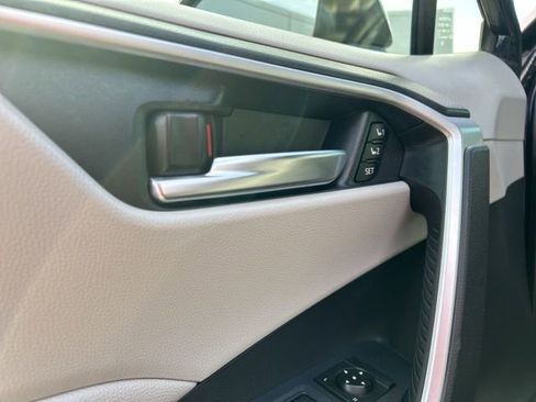Used 2023 Toyota RAV4 XLE Premium image 32