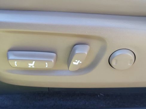 Used 2021 Lexus GX 460 Premium w/ Premium Package image 18