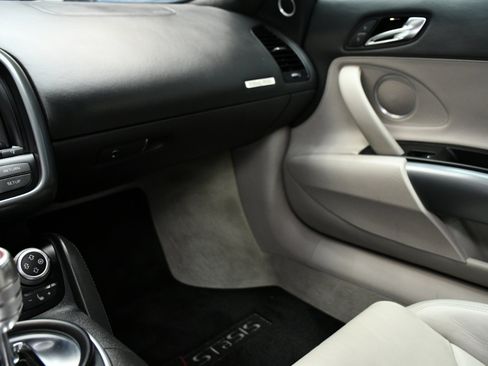 Used 2011 Audi R8 V10 image 45