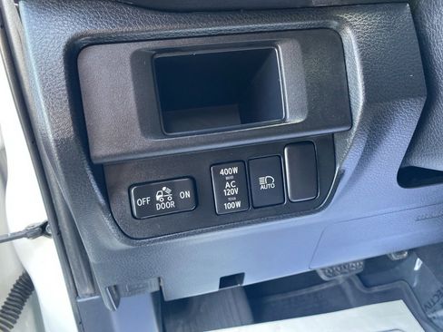 Used 2019 Toyota Tacoma TRD Sport AWD/4WD image 14