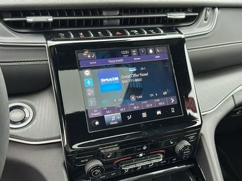 Used 2023 Jeep Grand Cherokee L Laredo image 16