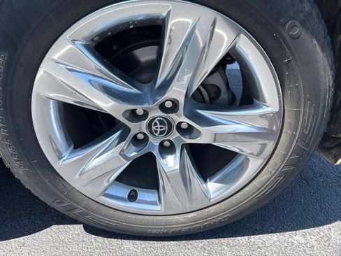 Used 2018 Toyota Highlander Limited FWD image 8