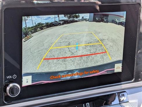 Used 2025 Toyota Camry SE FWD image 13