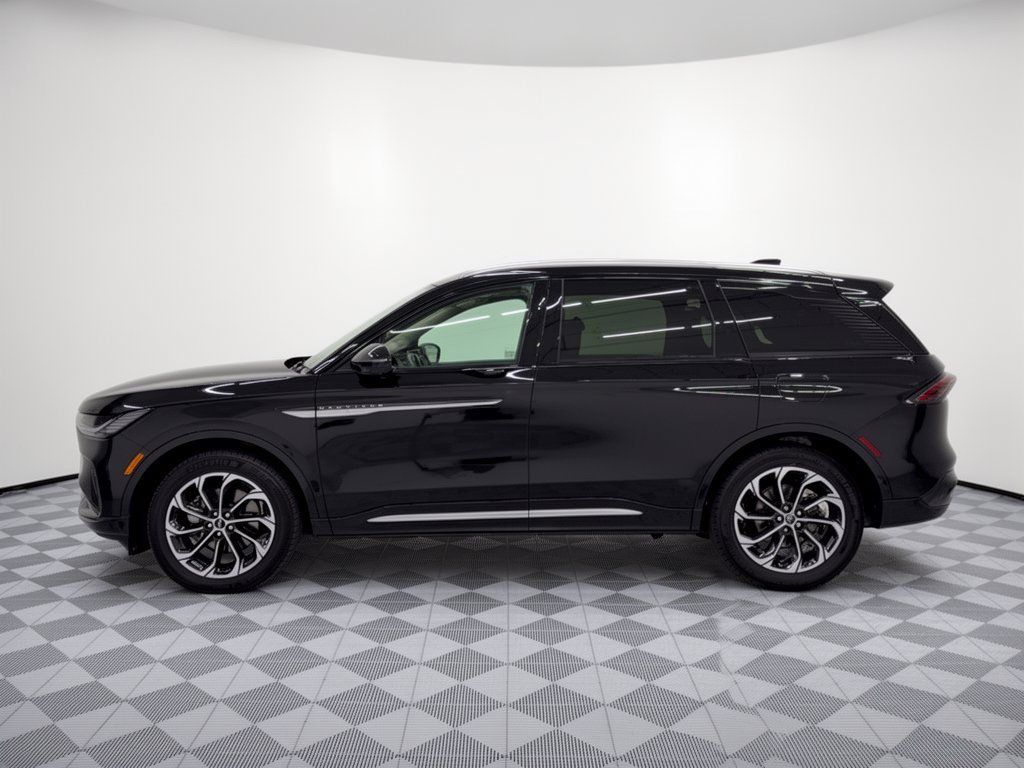 Used 2024 Lincoln Nautilus Reserve w/ Equipment Group 203A AWD/4WD image 2