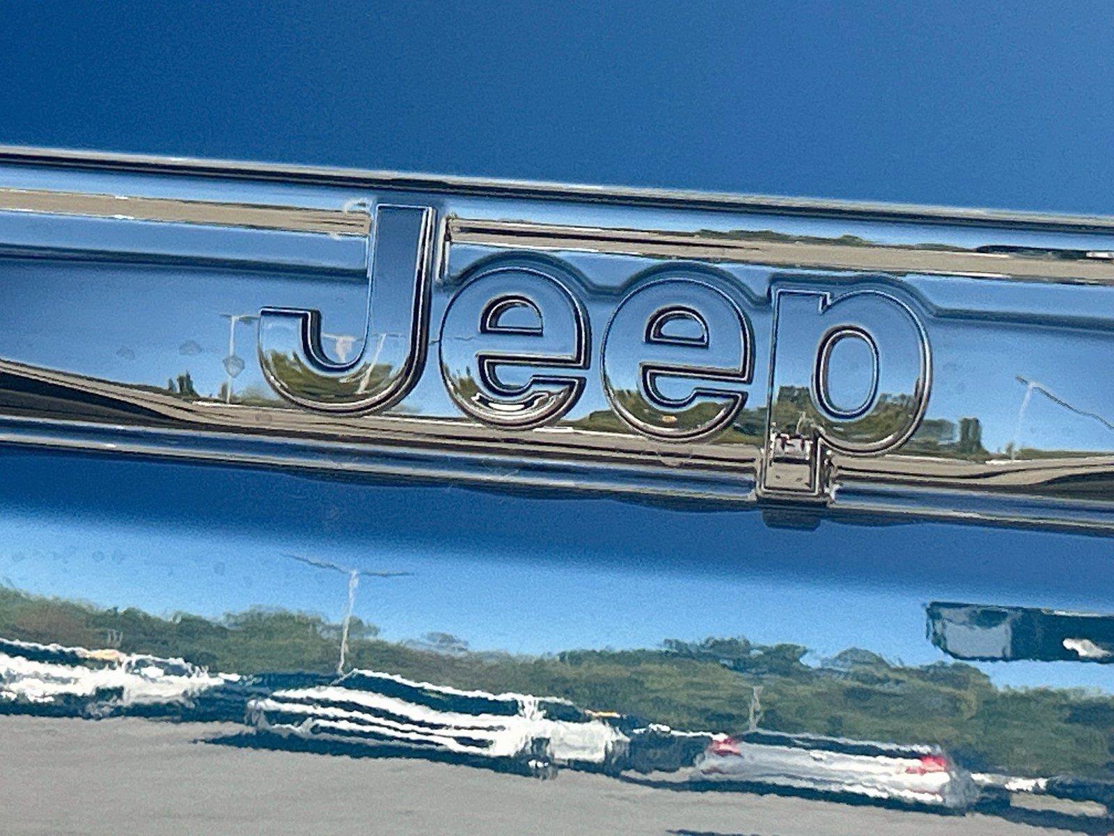 New 2027 Jeep Grand Cherokee Limited AWD/4WD image 13