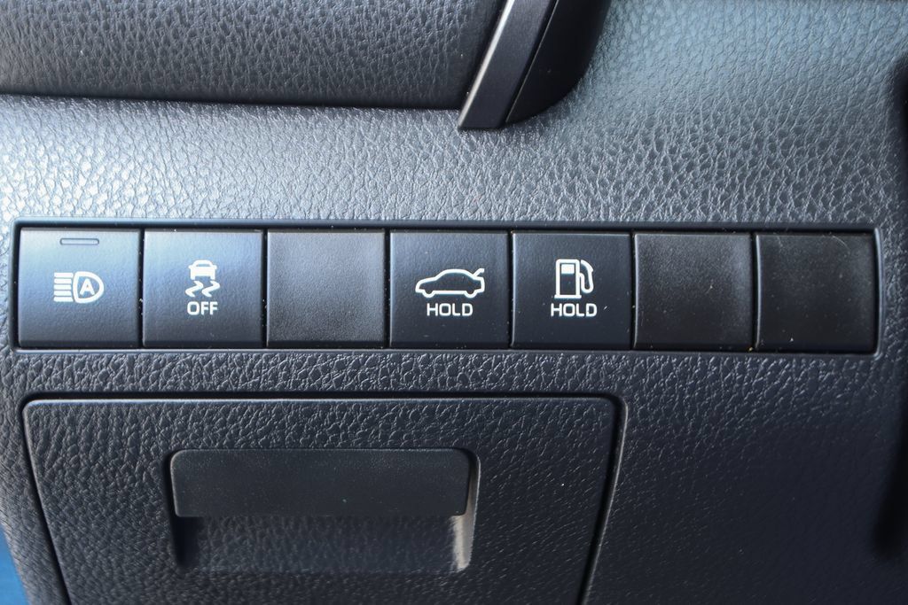 Used 2019 Toyota Camry LE FWD image 17