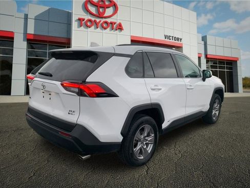Used 2025 Toyota RAV4 XLE AWD/4WD image 3