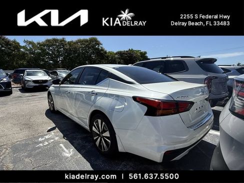 Used 2021 Nissan Altima 2.5 SV w/ SV Premium Package FWD image 3