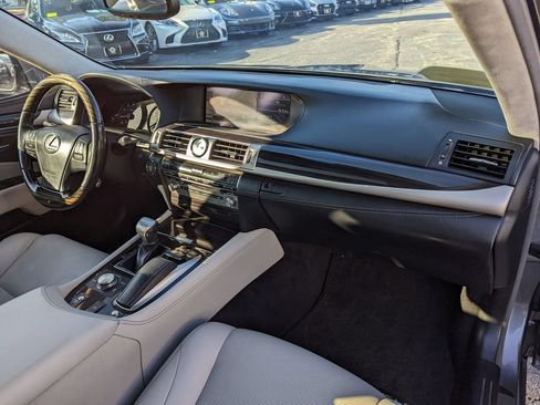 Used 2013 Lexus LS 460 AWD w/ Comfort Pkg image 33