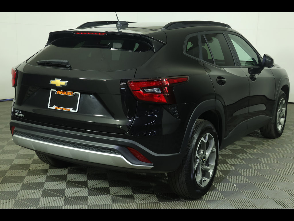 Used 2025 Chevrolet Trax LT FWD image 10
