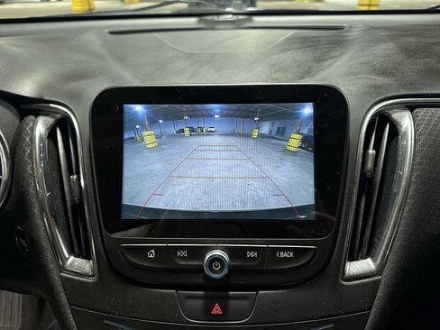 Used 2018 Chevrolet Malibu LT image 24