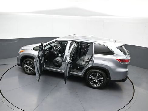 Certified 2016 Toyota Highlander XLE AWD/4WD image 46
