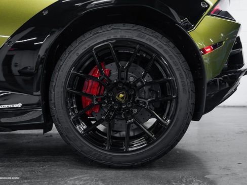 Used 2024 Lamborghini Huracan Sterrato image 10