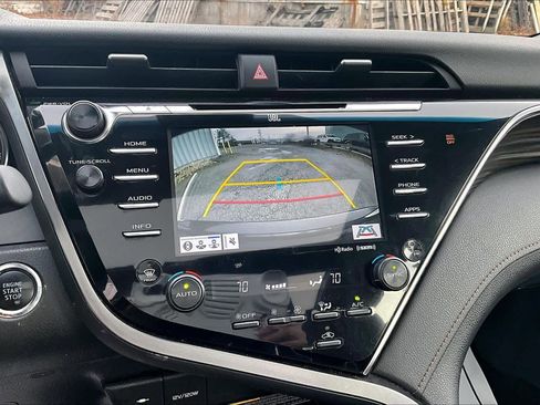 Used 2018 Toyota Camry XLE image 26