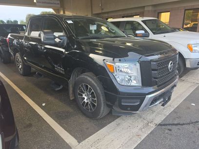 Used 2021 Nissan Titan SV w/ SV Convenience Package